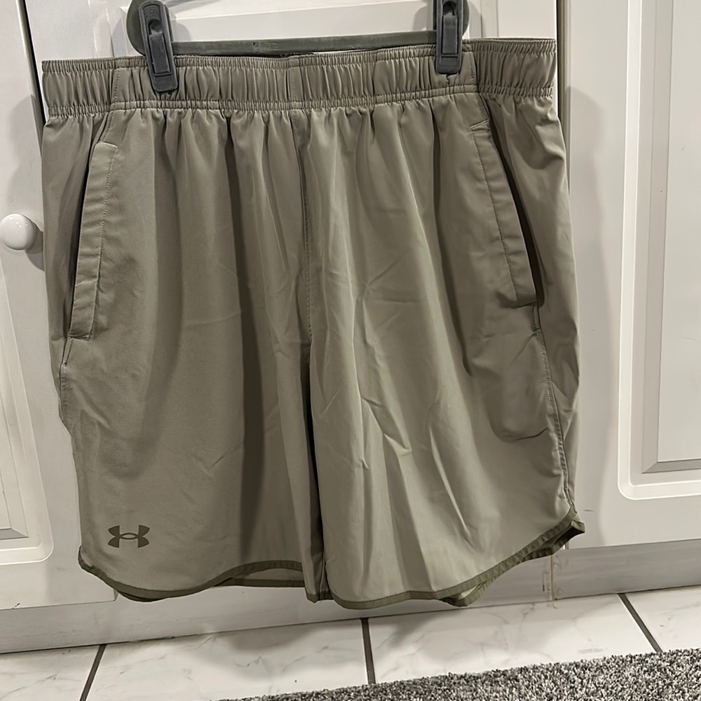 Taupe / Beige Under Armour Gym Shorts. Great condition. Size XL. Has Pockets.